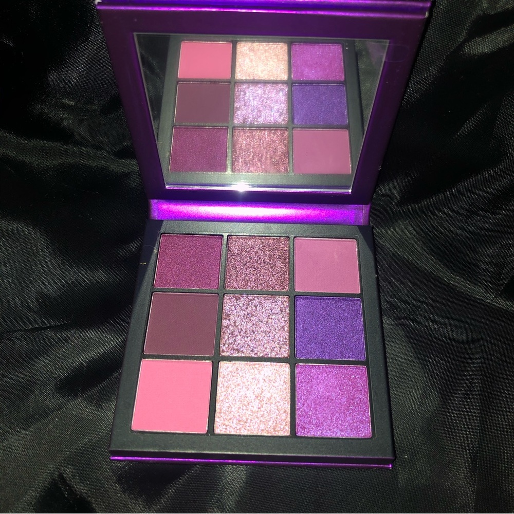 Huda Beauty Amethyst